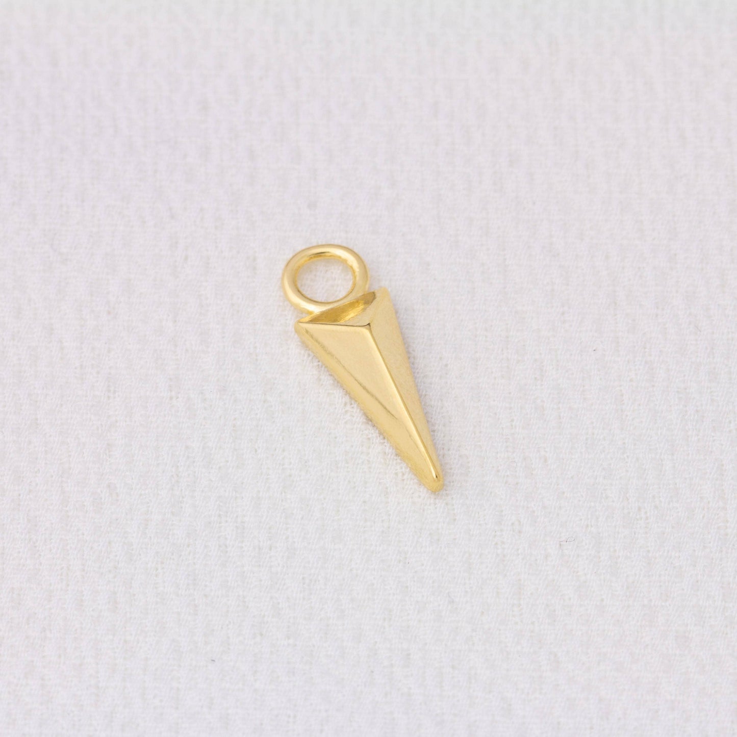 Gleaming Precision: 18mm Faceted Spear Charm