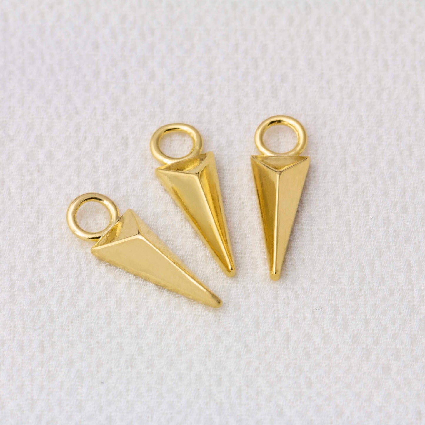 Gleaming Precision: 18mm Faceted Spear Charm