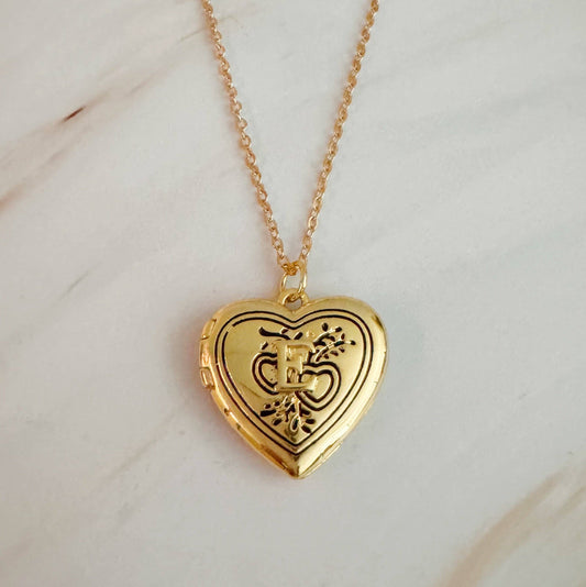 Nostalgic Heart Initial Open Locket Necklace: E