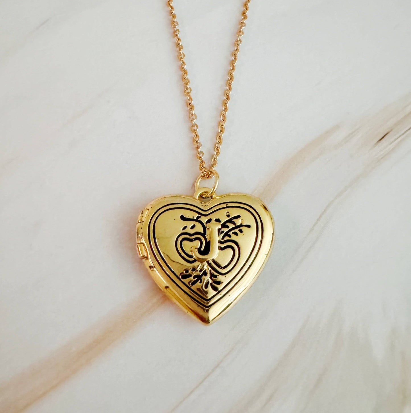 Nostalgic Heart Initial Open Locket Necklace: A